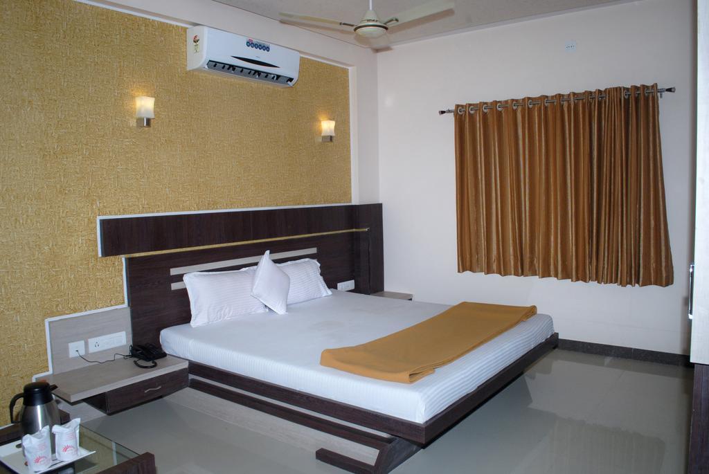 Hotel Sun Plaza Somnath Room photo