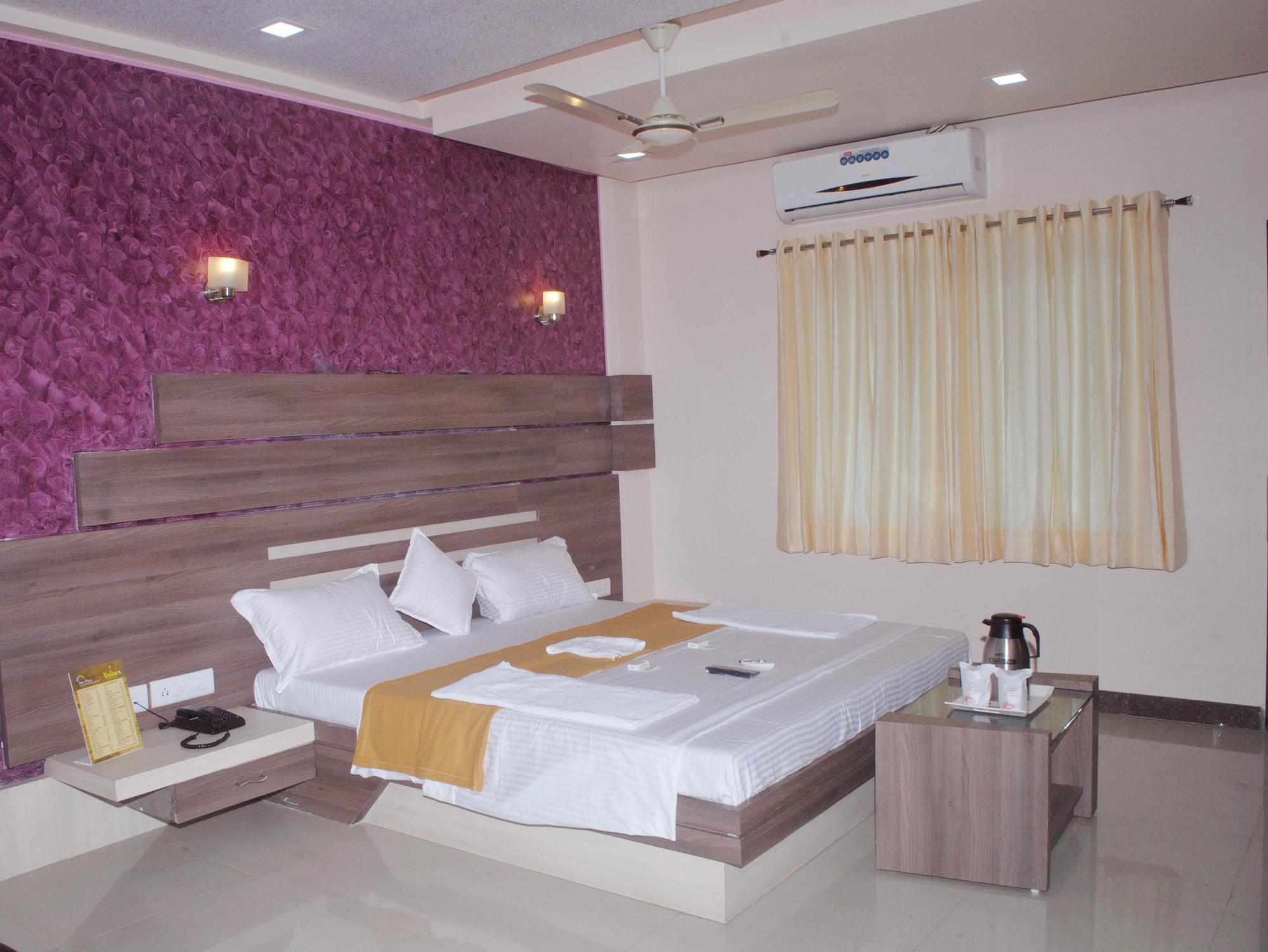 Hotel Sun Plaza Somnath Exterior photo