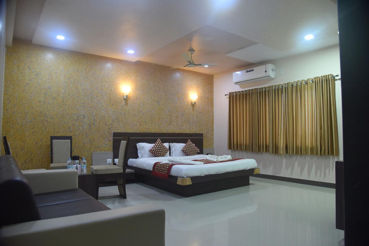 Hotel Sun Plaza Somnath Exterior photo