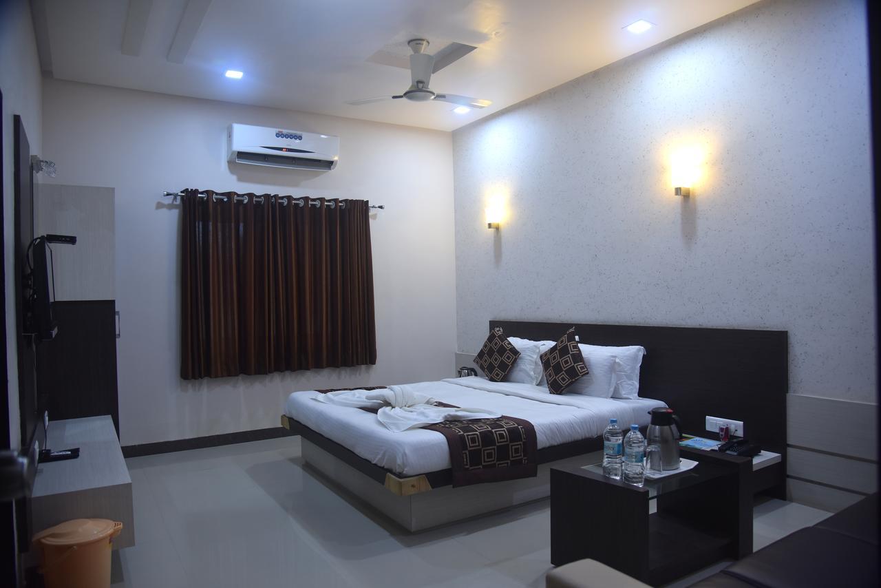 Hotel Sun Plaza Somnath Exterior photo