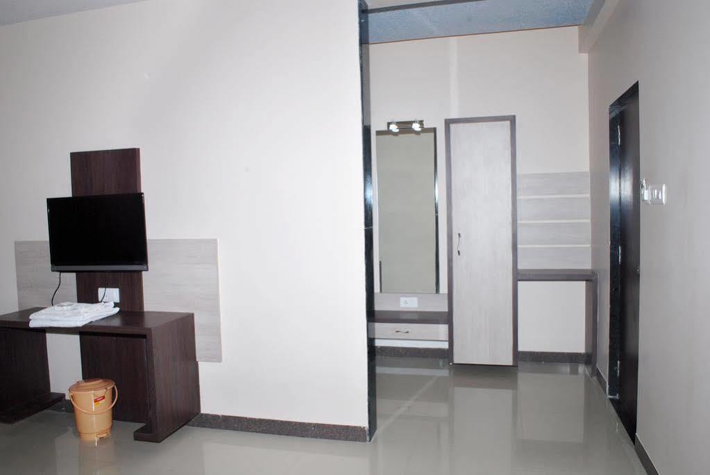 Hotel Sun Plaza Somnath Exterior photo