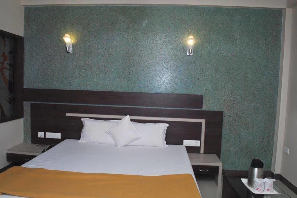 Hotel Sun Plaza Somnath Exterior photo