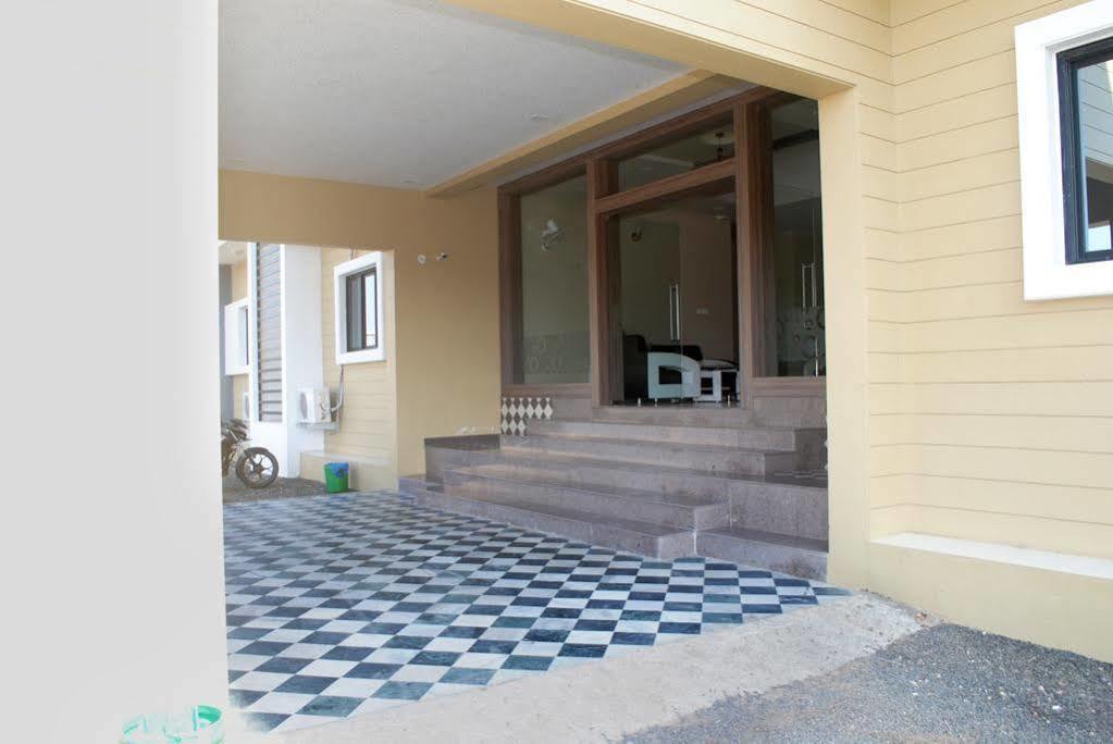 Hotel Sun Plaza Somnath Exterior photo